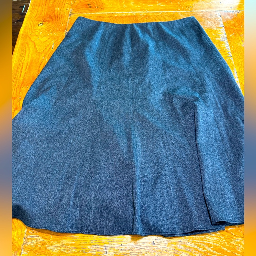 Elegant Gray Women's Skirt by Tahari ✨